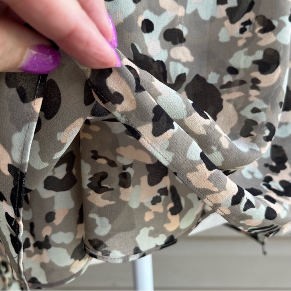 •CAbi• Tiered Off the Shoulder Blouse - Size Medium - Picture 8 of 11